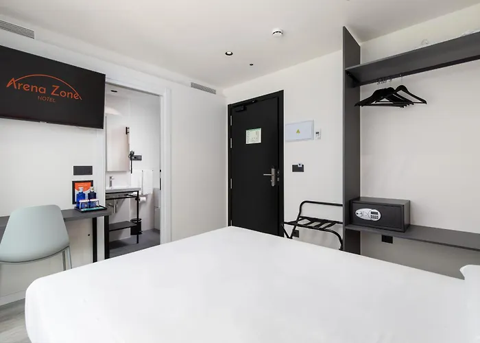 Arena Zone Hotel&café Hotel